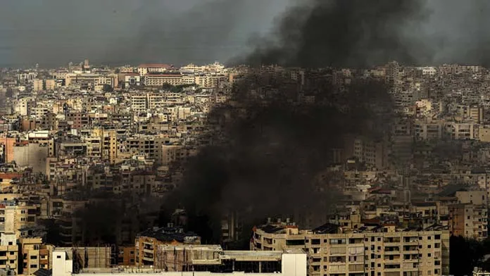 Beirut, Lebanon. 28th Sep, 2024. Black smokes billows from Beirut southern suburb after an early morning Israeli air raid. Credit: Marwan Naamani/dpa/Alamy Live News