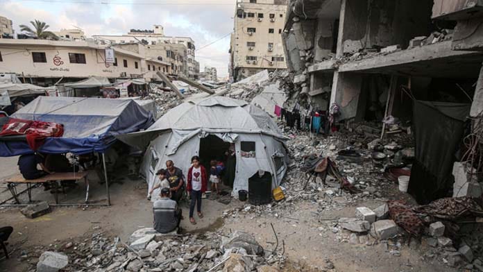 Deprived of basic needs such as shelter, food and clean water, Palestinians continue their daily life in makeshift tents and the rubble of collapsed buildings Deprived of basic needs such as shelter, food and clean water, Palestinians continue their daily