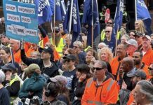 Eight Melbourne councils strike for pay rise to catch up with cost of living
