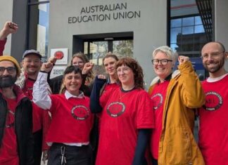 Victorian teachers revolt to reject pay deal and unbearable conditions