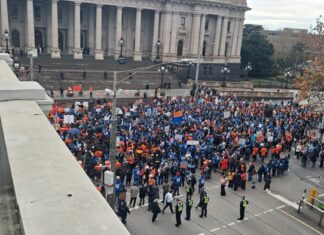 Vic health professionals march for pay justice