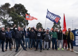 Wharfies defiant in face of management bullying
